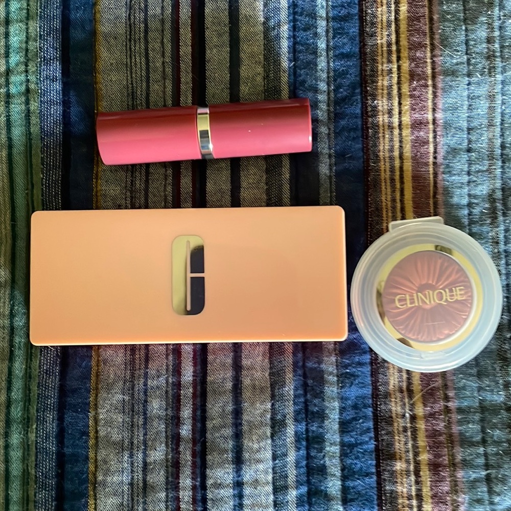 Clinique makeup set. Blush, lipstick and eyeshadow palette